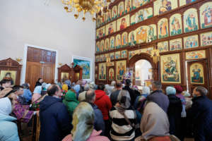 Божественная литургия в храме во имя Трех Святителей г. Ульяновска
