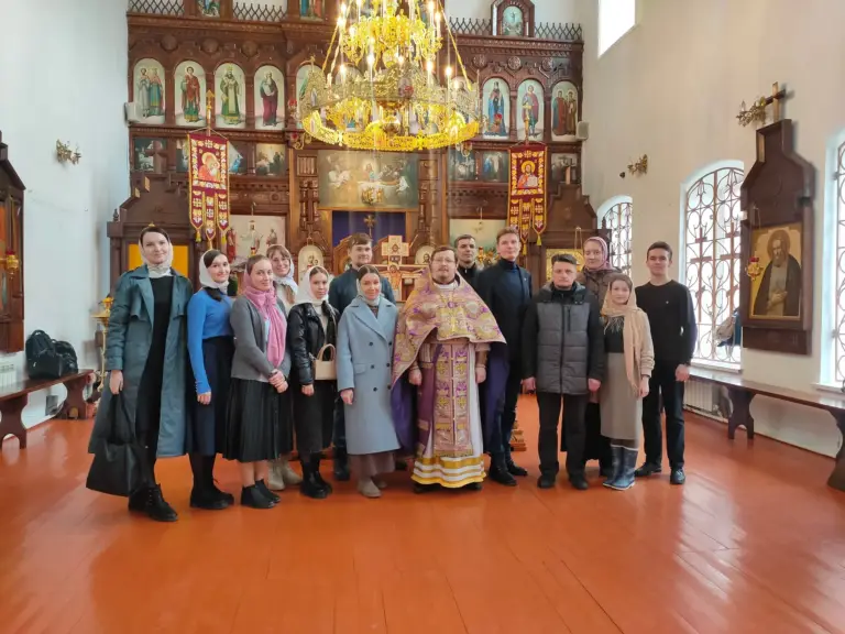 В Духосошественском храме была совершена Литургия с пояснениями