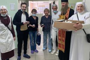 Сестры милосердия поздравили пациентов областного онкодиспансера с праздником Пасхи