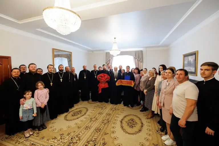 Коллектив Епархиального управления поздравил главу митрополии с праздником Пасхи