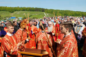 Божественная литургия в часовне во имя святителя Николая Чудотворца на Никольской горе в р.п. Сурское