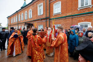 Божественная  литургия в храме Иверской иконы Божией Матери Спасского женского монастыря г. Ульяновска