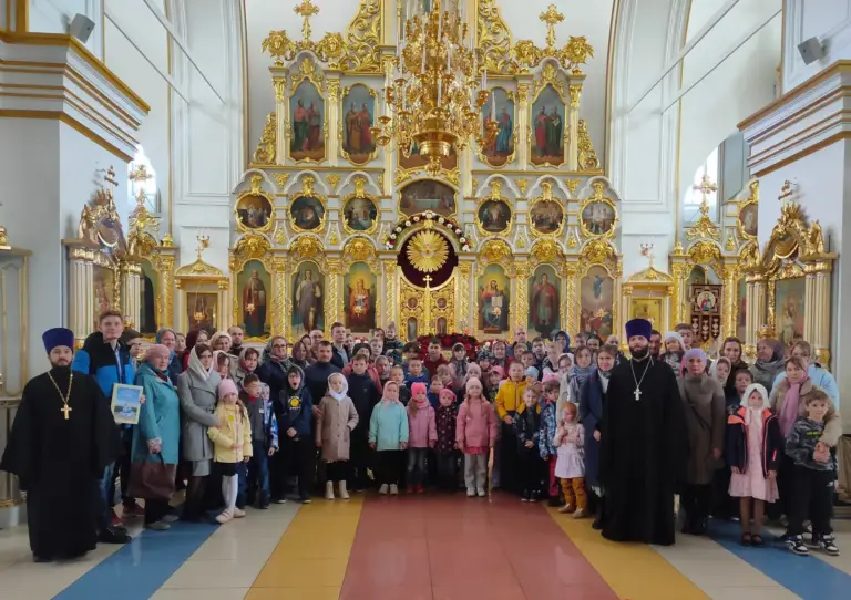 Дети из воскресных школ и духовно-патриотических спортивных центров посетили Спасо-Вознесенский собор