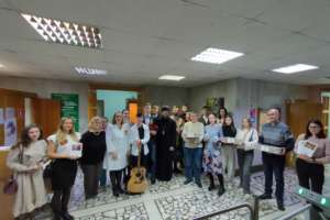 Симбирская православная молодежь поздравила пациентов госпиталя ветеранов войн с Пасхой и с Днем Победы