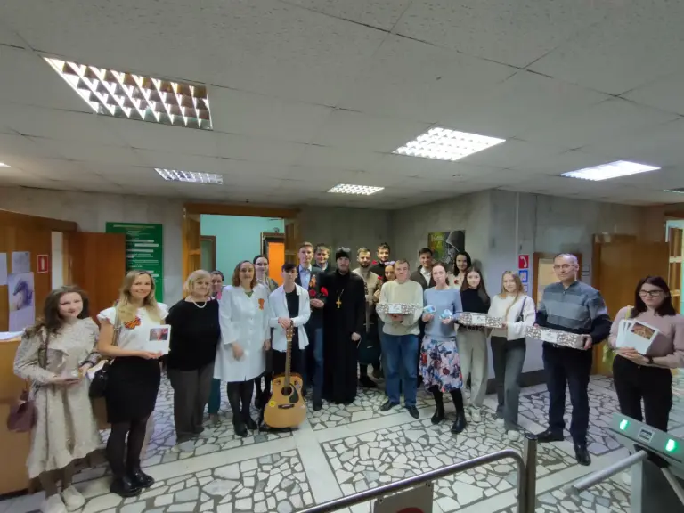Симбирская православная молодежь поздравила пациентов госпиталя ветеранов войн с Пасхой и с Днем Победы