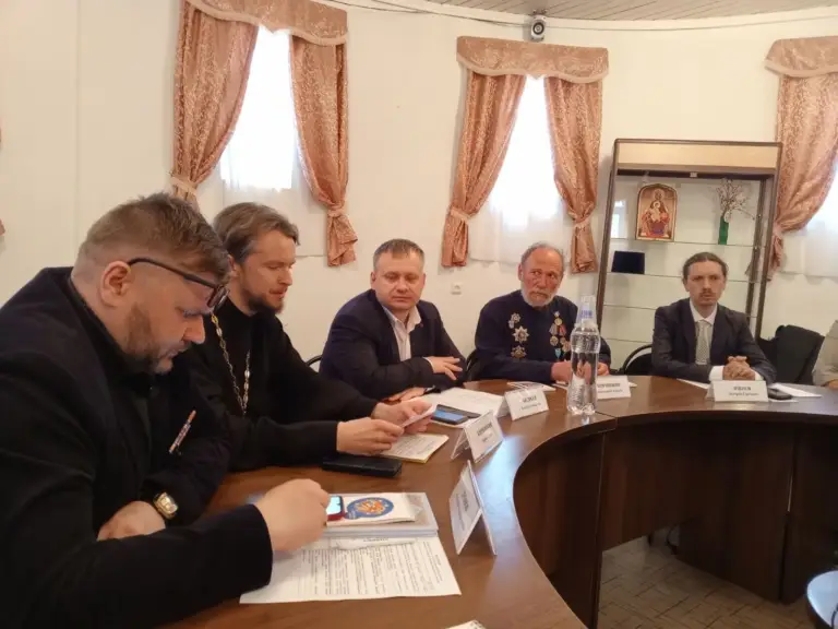 Сохранить духовные ценности: прошел круглый стол для педагогов Старомайнского района
