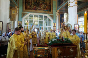 Митрополит Лонгин и Епископ Филарет совершили Божественную литургию в Никольском храме села Оськино