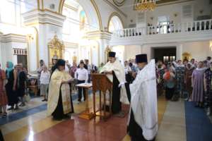 С молитвой к Богородице: в Спасо-Вознесенском соборе совершаются молебны перед ковчегом со святыней
