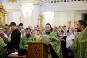 Духовенство Симбирской епархии совершает молебны перед Казанской иконой Божией Матери