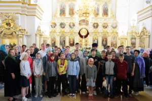 Молебен у Казанской иконы Божией Матери посетили подопечные социальных учреждений