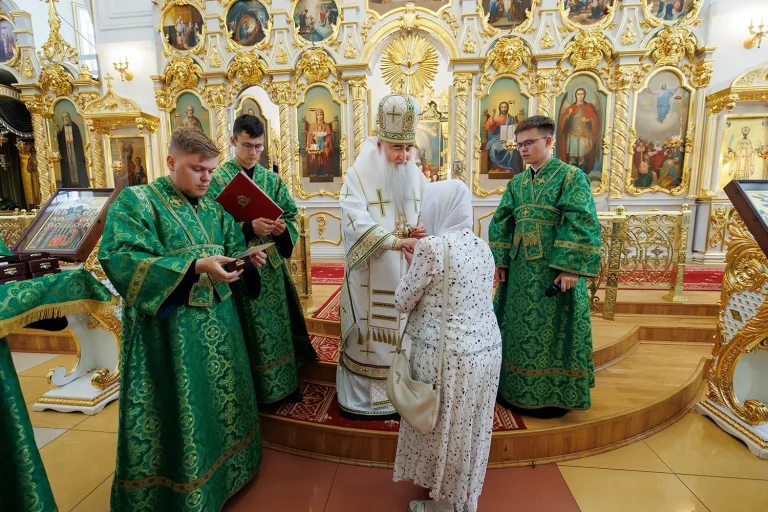 В День семьи, любви и верности многодетные семьи получили Патриаршие награды