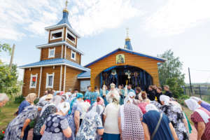 Божественная литургия в храме в честь Владимирской иконы Божией Матери с. Поповка