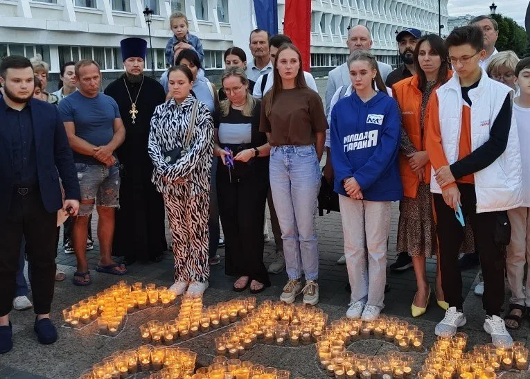 Ульяновцы зажгли свечи в поддержку жителей Курской области