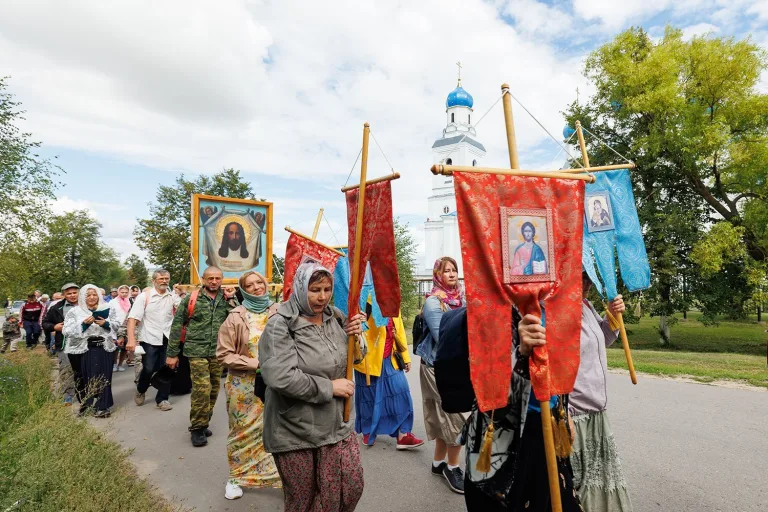 «Наша цель – восхождение на Небеса»: начался многодневный крестный ход