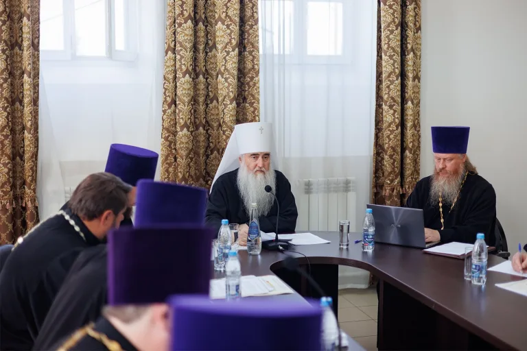 Митрополит Лонгин возглавил заседание Епархиального совета