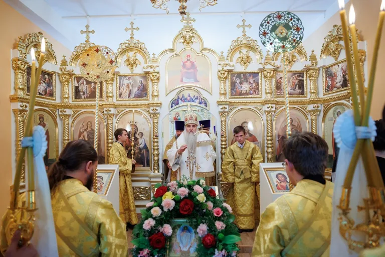 Митрополит Лонгин совершил Литургию и молебен перед началом учебного года в храме св. Марии Магдалины в Мариинской гимназии