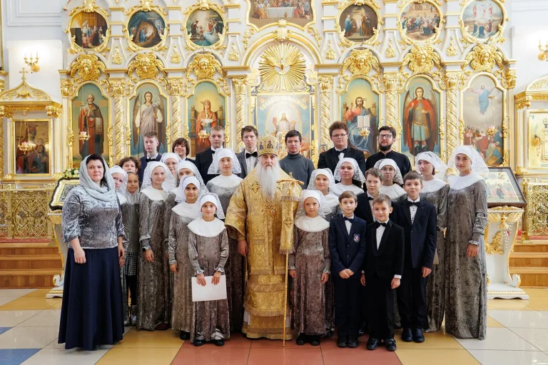 Петь для Бога: архиерейский детский хор «Радость» исполнил песнопения Божественной литургии
