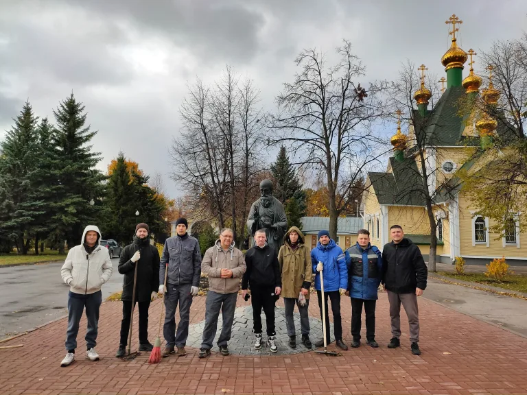 На территории Спасо-Вознесенского кафедрального собора прошел субботник