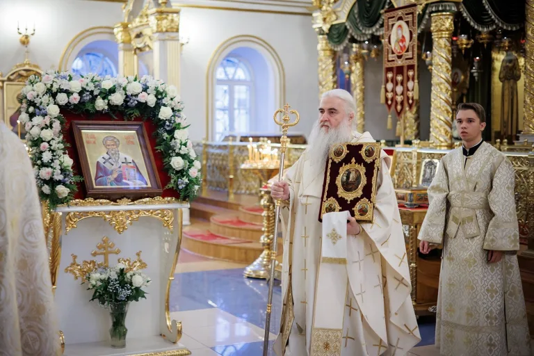 Митрополит Лонгин совершил Литургию апостола Иакова в день памяти святого