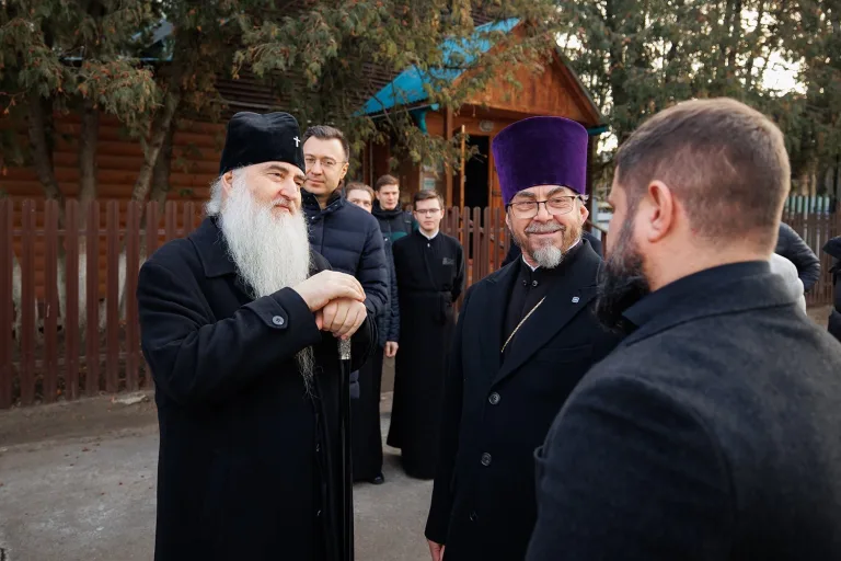 В день памяти святого Александра Невского прошли праздничное богослужение и попечительский совет строящегося храма
