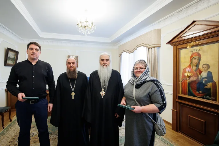 Митрополит Лонгин поблагодарил строителей Никольского храма с. Белое Озеро