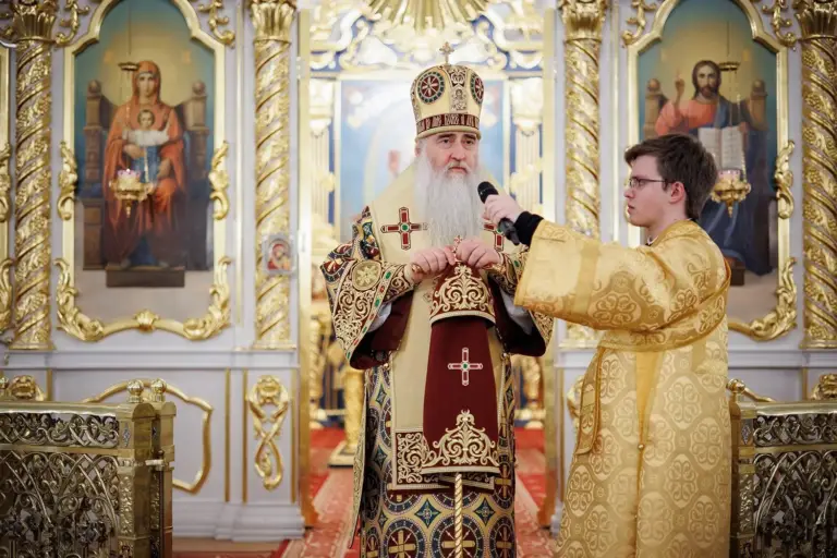 «С молитвы нужно начинать абсолютно всё»: Митрополит Лонгин совершил Литургию в новогоднюю ночь
