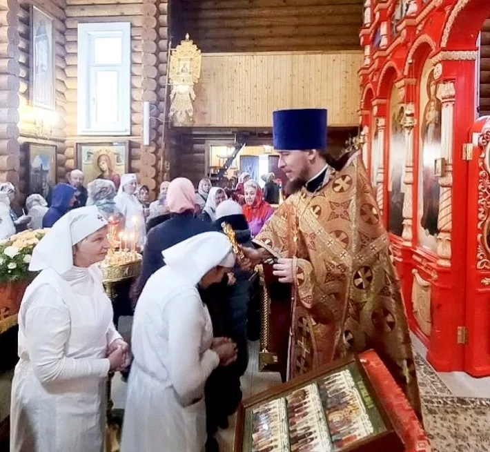 Поле для деятельной любви: храм во имя святых Кира и Иоанна отметил престольный праздник