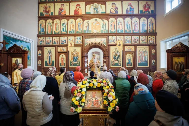 Божественная литургия в храме во имя Трех святителей г. Ульяновска