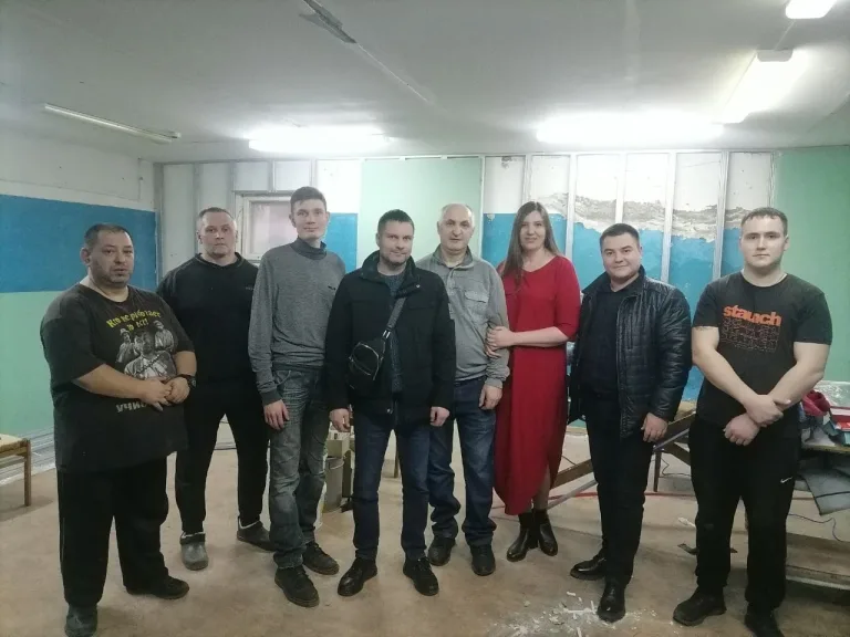 Православные добровольцы помогают в обустройстве гуманитарного склада