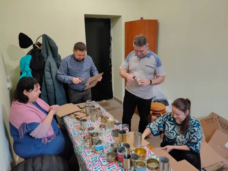 Православные добровольцы приняли участие в мастер-классе по изготовлению окопных свечей