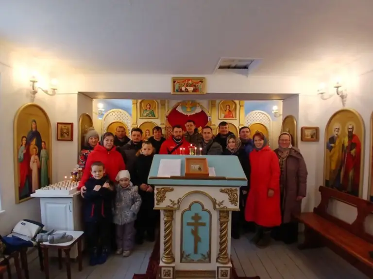 Православная молодежь совершила трудовой выезд и богослужение мирянским чином