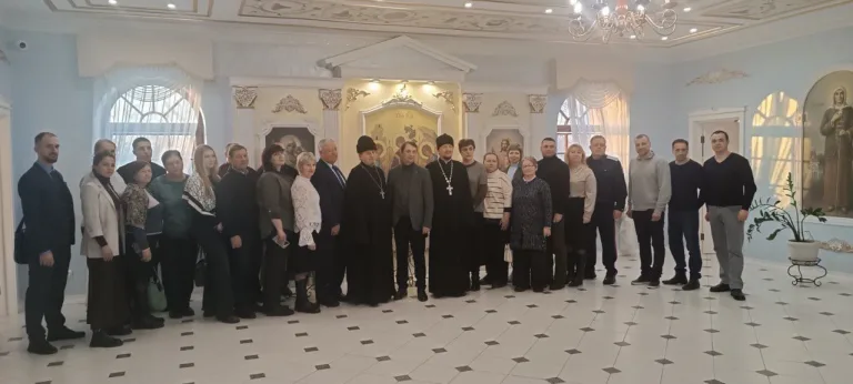 «Воспитывать ответственность и доброту»: глава района провел совещание по вопросам воспитания детей и молодежи