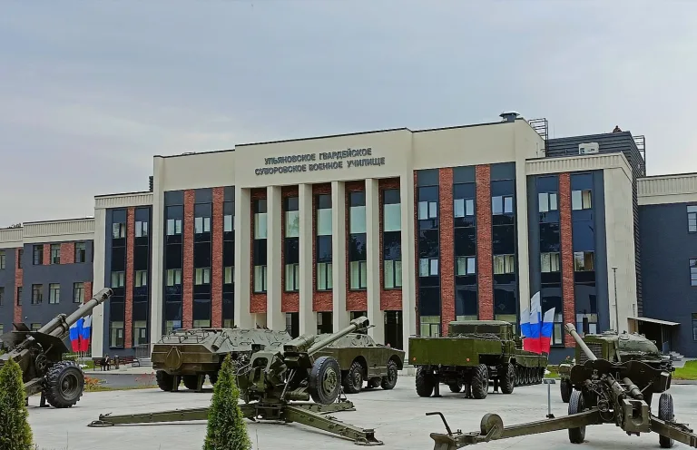 Священник поздравил суворовцев с Днём защитника Отечества