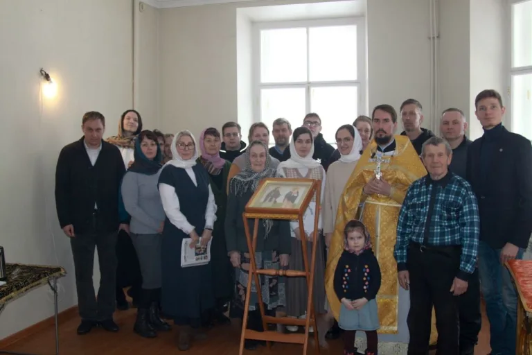 Православная молодежь и учащиеся ЦПЦС помолились в Кирилло-Мефодиевской часовне в день престольного праздника