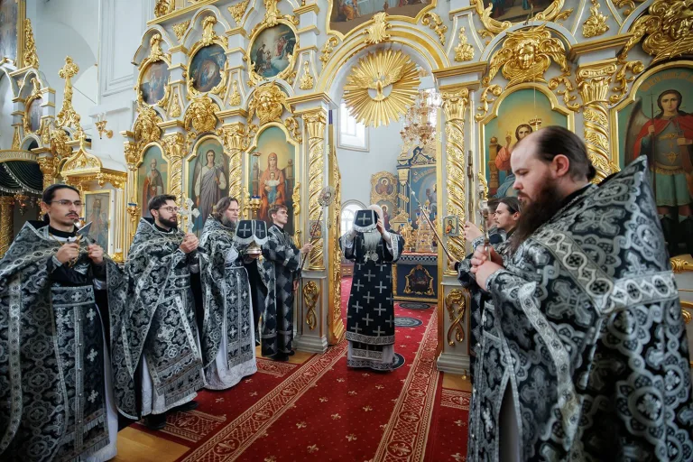 Митрополит Лонгин совершил первую в этом году Литургию Преждеосвященных Даров