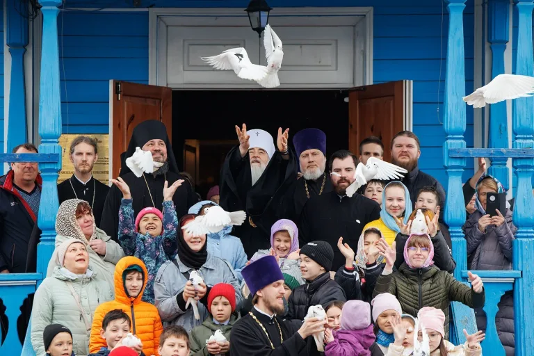 Радуйся, Благодатная, Господь с Тобою: Церковь празднует Благовещение Пресвятой Богородицы
