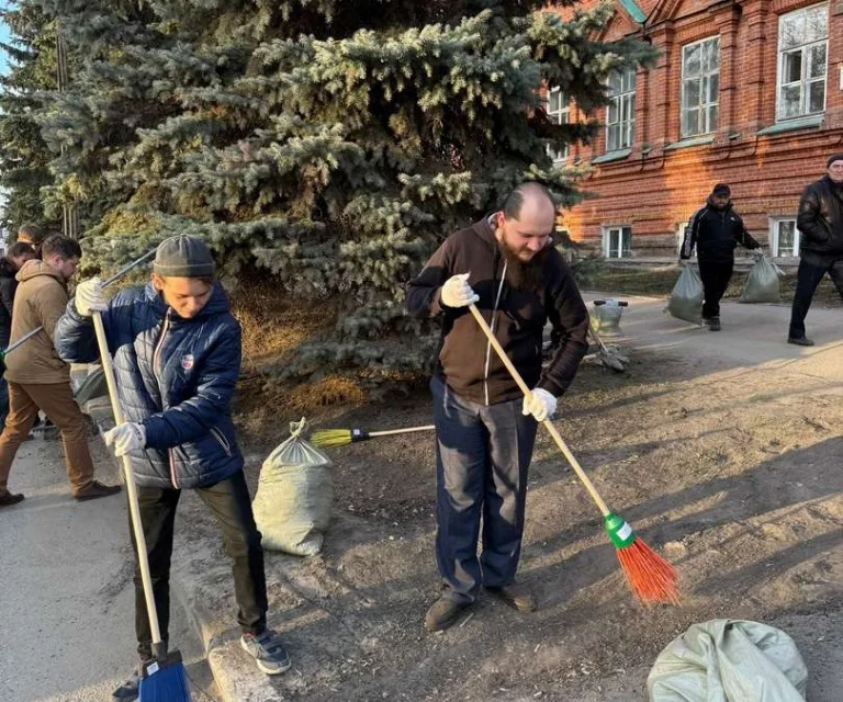 В здании и на территории Симбирского духовного училища прошел субботник
