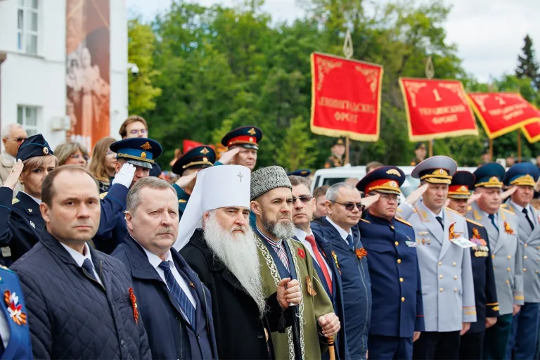 Митрополит Лонгин посетил Парад Победы