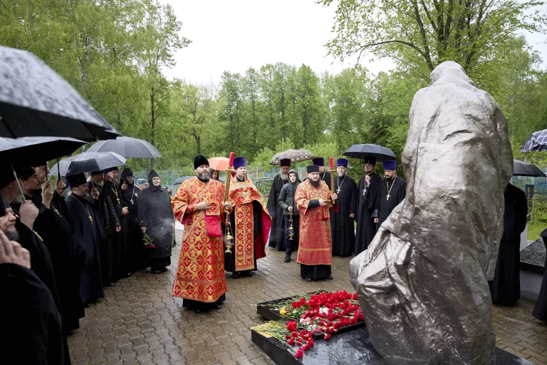 На Воскресенском некрополе прошла лития по воинам, скончавшимся в госпиталях Ульяновска в период ВОВ