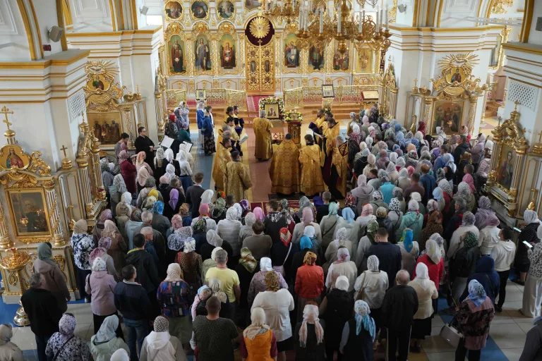«Радуйся, народа Божия утешение теплое»: у мощей святителя Тихона были совершены молебны