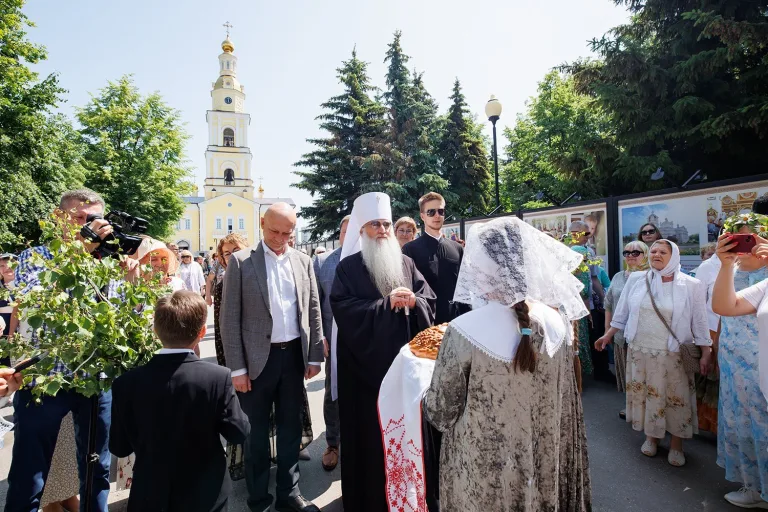 «Святится Троицей душа»: в сквере у собора прошел праздник