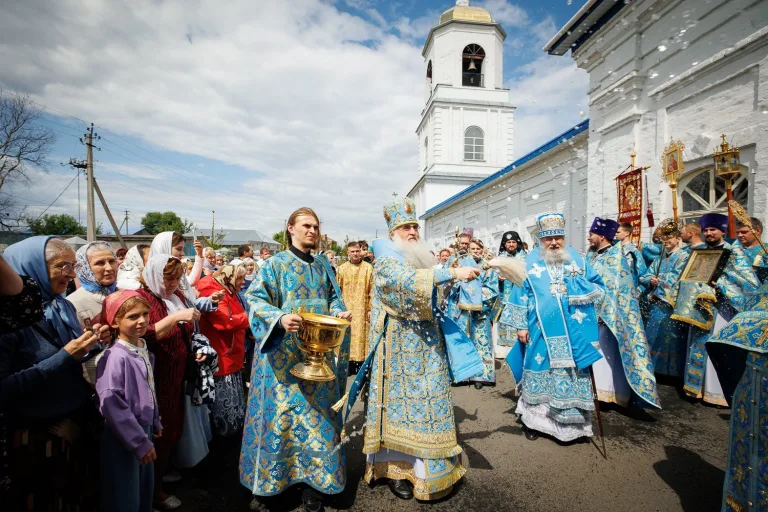 Соборная служба у святыни митрополии