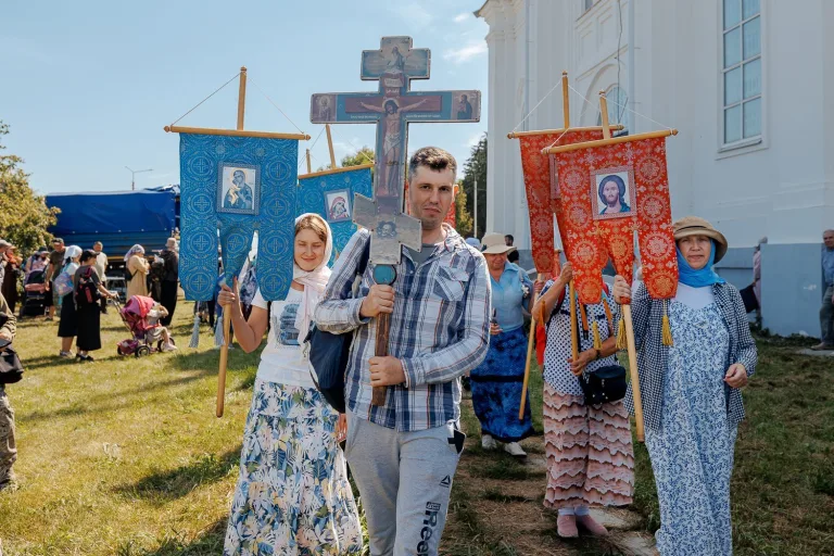 В день памяти преподобного Серафима Саровского начался многодневный Никольский крестный ход