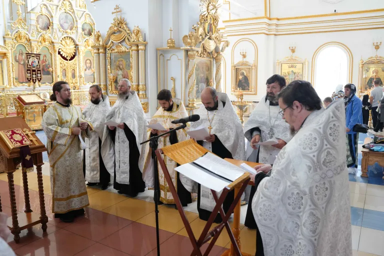 В Спасо-Вознесенском соборе совершаются молебны святой блаженной Матроне Московской
