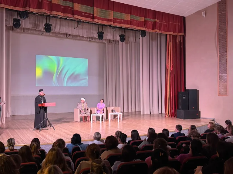 Ульяновским педагогам представили учебно-методический комплекс «Нравственные основы семейной жизни»