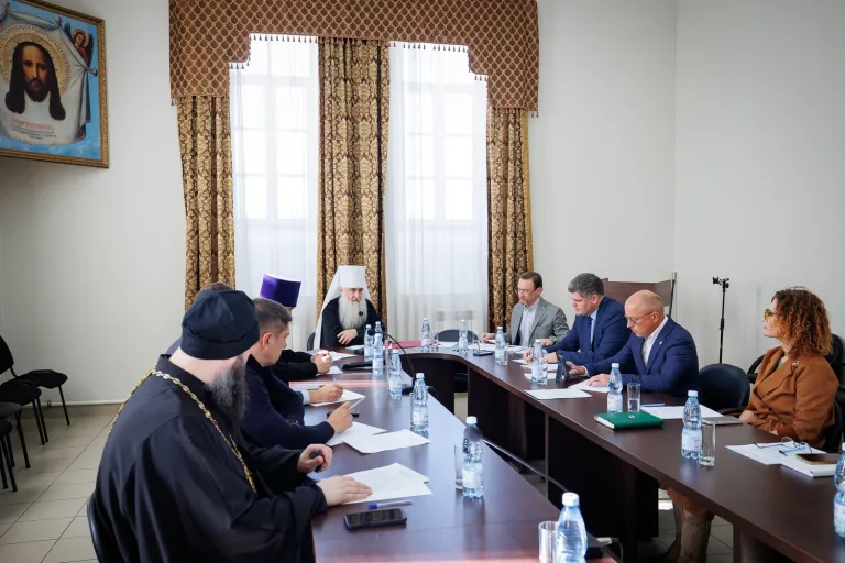 Митрополит Лонгин возглавил заседание регионального отделения ВРНС, посвященное проблемам демографии