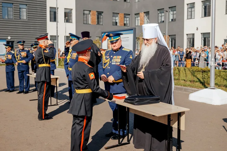 Митрополит Лонгин поздравил воспитанников суворовского училища с началом нового учебного года
