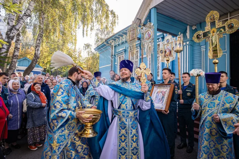 «Заступление от огненного запаления, всякого зла и напасти»: Неопалимовский храм отмечает престольный праздник