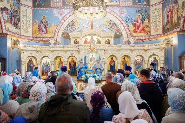 Митрополит Лонгин и Епископ Филарет совершили Литургию в кафедральном соборе Рождества Богородицы в Инзе