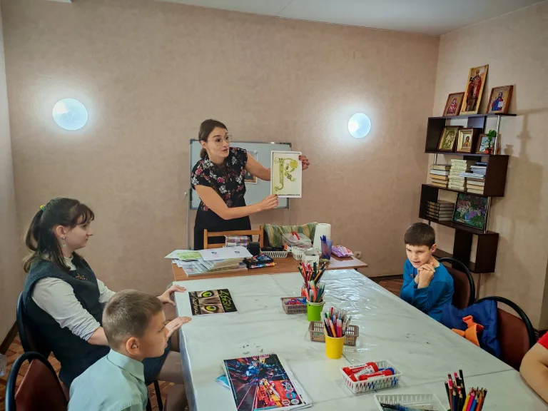 «Занятия с пользой для души»: в инклюзивном центре «Солнечный круг» началась работа воскресной группы